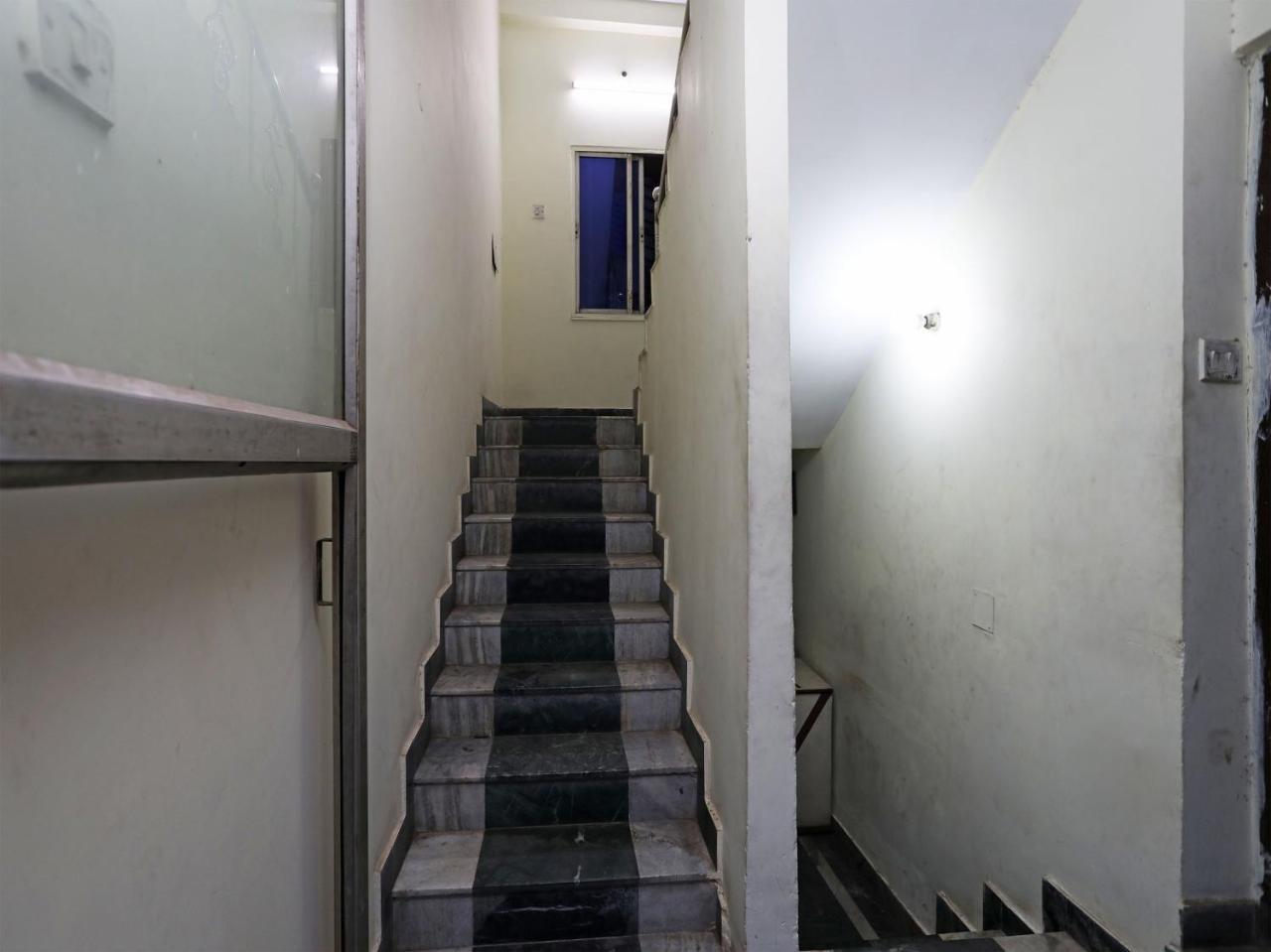 Oyo 13906 Vinita Inn Santragachi Exterior photo