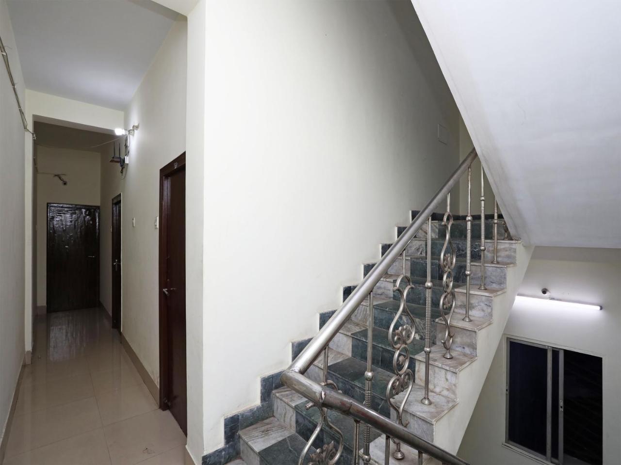 Oyo 13906 Vinita Inn Santragachi Exterior photo